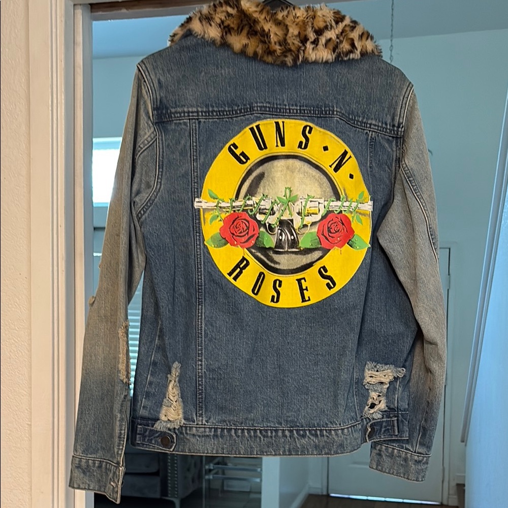 Forever 21 Blue Jean Jacket with Leopard Print Collar - Picture 2 of 2